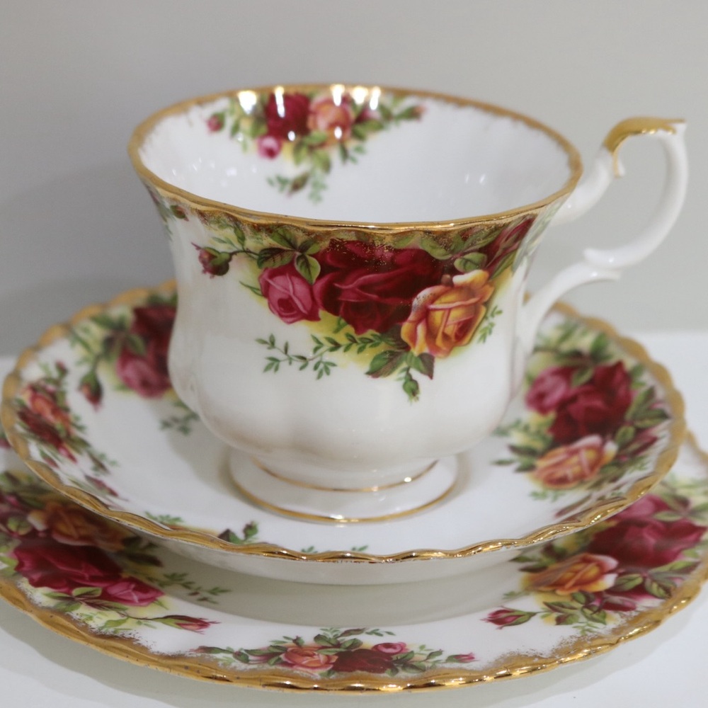 Royal Albert Old Country Roses Trio Bone China England Teacup Saucer Bread Plate